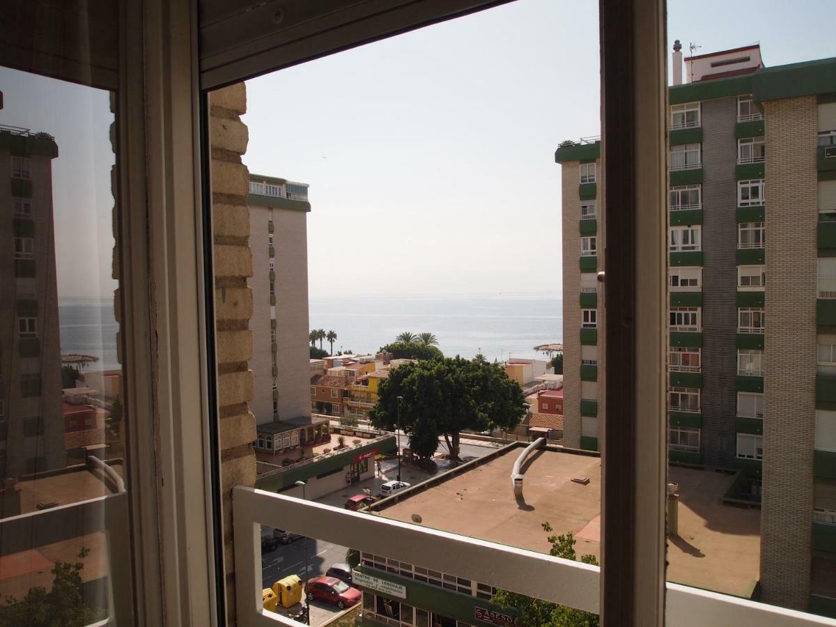 Habitaciones frente a la playa Málaga Exterior foto