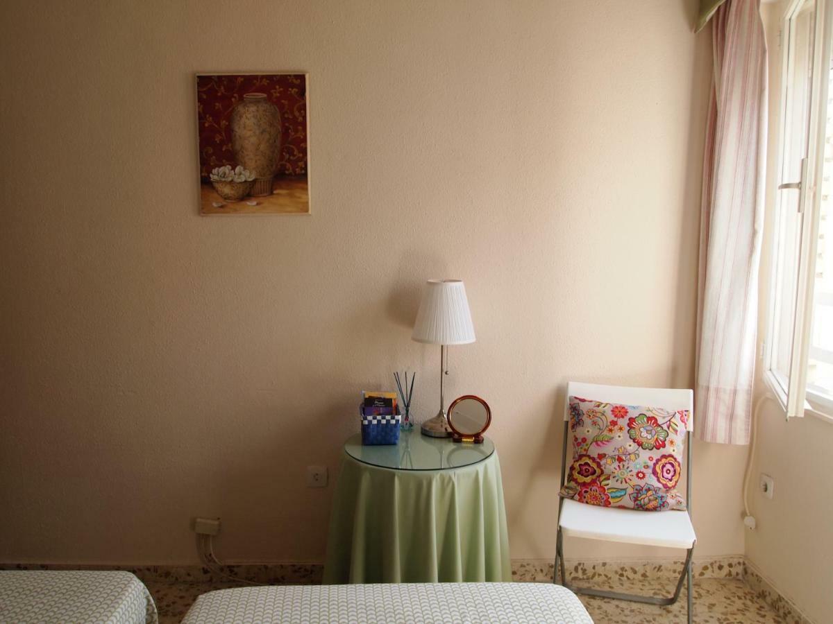 Habitaciones frente a la playa Málaga Exterior foto